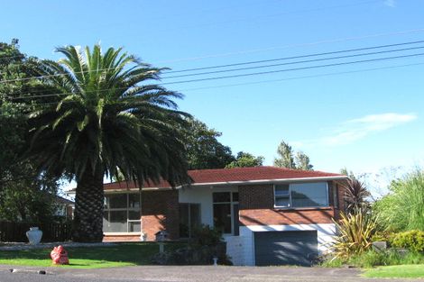 Photo of property in 23 Exmouth Road, Northcote, Auckland, 0627