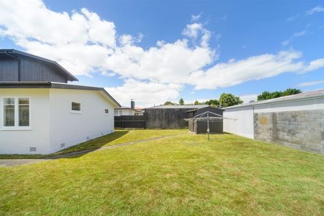 Photo of property in 16 Newcastle Street, Hokowhitu, Palmerston North, 4410