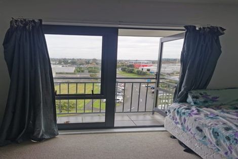 Photo of property in 5d/10 Crown Lynn Place, New Lynn, Auckland, 0600
