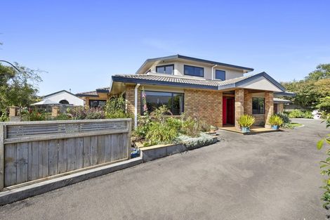 Photo of property in 13 Karina Road, Merrilands, New Plymouth, 4312