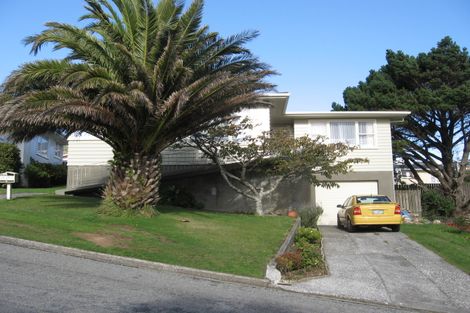 Photo of property in 35 Link Road, Newlands, Wellington, 6037