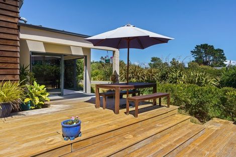 Photo of property in 24 Raukawa Road, Peka Peka, Waikanae, 5391