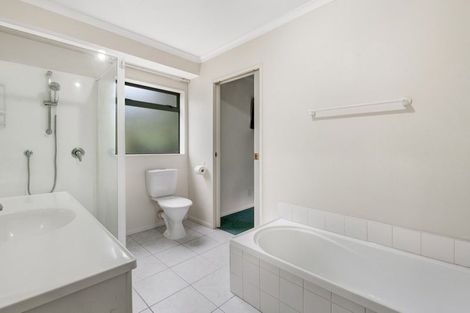 Photo of property in 86 Roberta Crescent, Orewa, 0931
