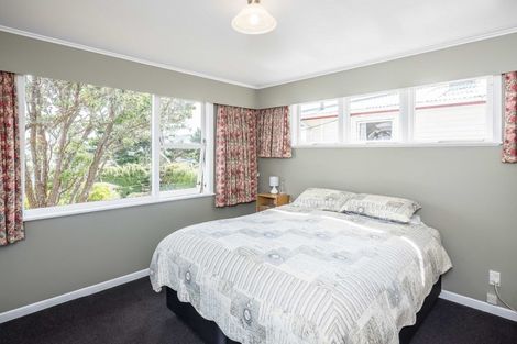 Photo of property in 4 Dunmail Way, Newlands, Wellington, 6037
