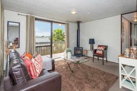 Photo of property in 233 Glengarry Road, Glen Eden, Auckland, 0602