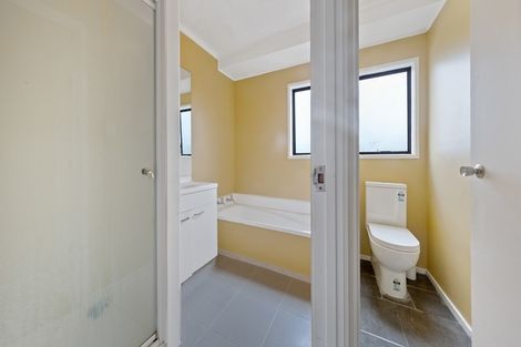 Photo of property in 71 Etherton Drive, Weymouth, Auckland, 2103