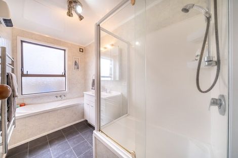 Photo of property in 1 Garth Lane, Maoribank, Upper Hutt, 5018