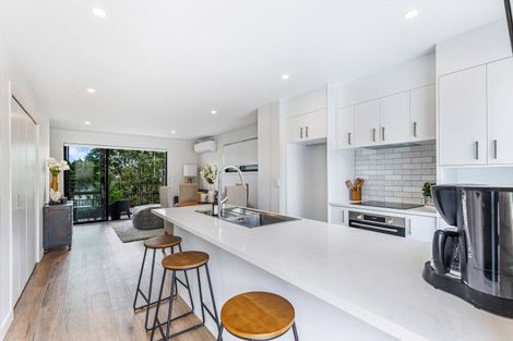 Photo of property in 4/35 Garadice Road, Rothesay Bay, Auckland, 0630