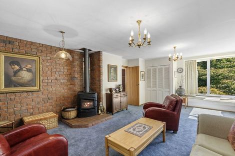 Photo of property in 16 Fendalton Crescent, Pinehaven, Upper Hutt, 5019