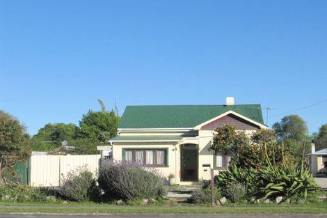 Photo of property in 21 De Lautour Road, Kaiti, Gisborne, 4010