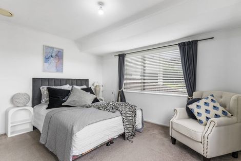 Photo of property in 1/10 Remus Place, Totara Vale, Auckland, 0629