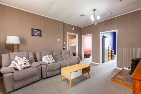 Photo of property in 9 Ross Street, Woodville, 4920