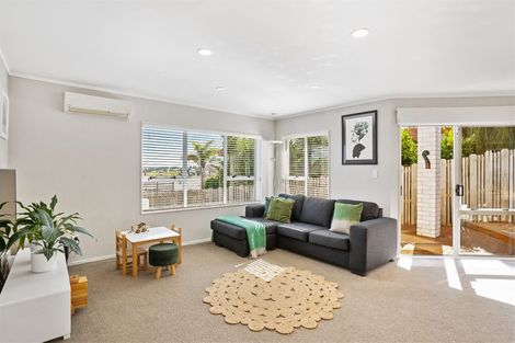 Photo of property in 1/11 Mercury Lane, Windsor Park, Auckland, 0632