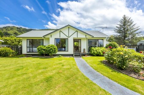 Photo of property in 42 Delaware Grove, Totara Park, Upper Hutt, 5018