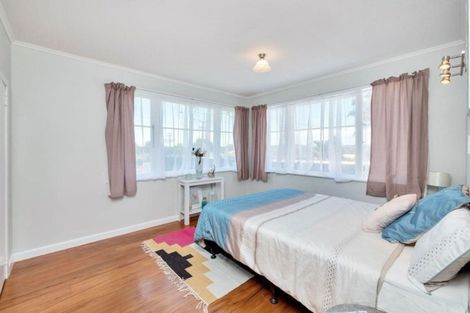 Photo of property in 19 Beaubank Road, Kelston, Auckland, 0602