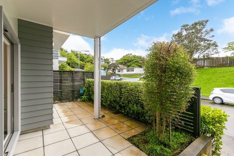 Photo of property in 6 Atkinson Street, Newlands, Wellington, 6037