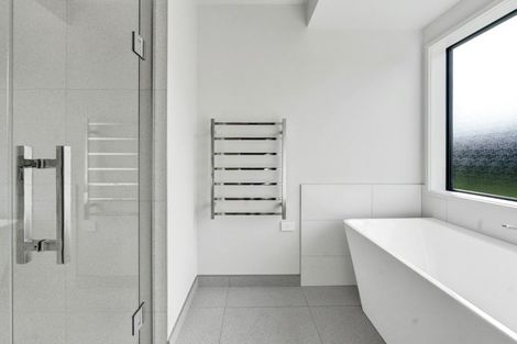 Photo of property in 31 Ninia Road, Paraite, New Plymouth, 4373