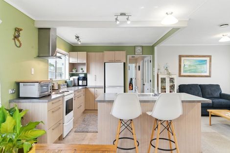 Photo of property in 2 Kirkpatrick Place, Papamoa Beach, Papamoa, 3118