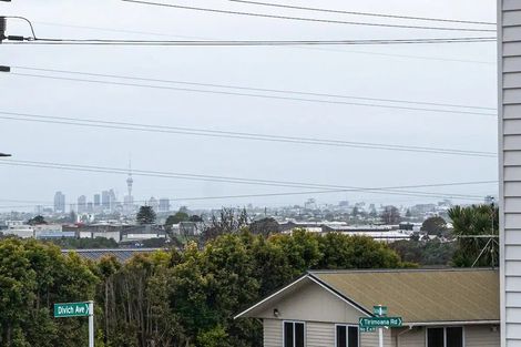 Photo of property in 67c Divich Avenue, Te Atatu South, Auckland, 0610