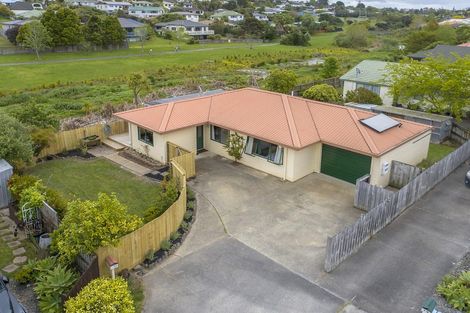 Photo of property in 1/12 Knott Road, Stanmore Bay, Whangaparaoa, 0932