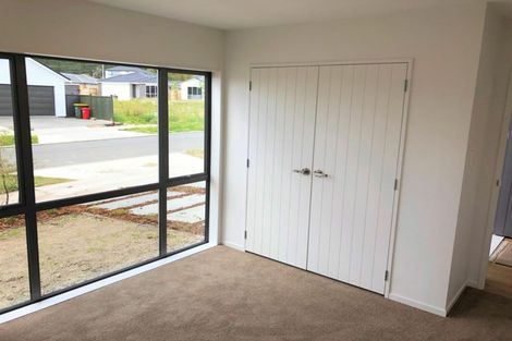 Photo of property in 22 Tarras Road, Kumeu, 0810