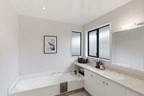 Photo of property in 12 Hatfield Place, Avonhead, Christchurch, 8042