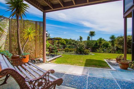 Photo of property in 60 Pacific Parade, Army Bay, Whangaparaoa, 0930