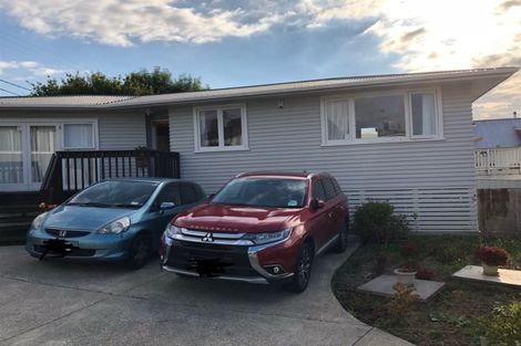 Photo of property in 84 Sylvan Crescent, Te Atatu South, Auckland, 0610