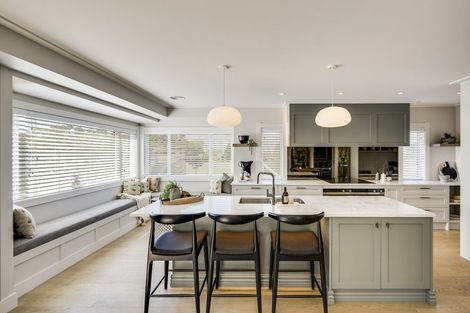 Photo of property in 71 Oak Road, Poraiti, Napier, 4112