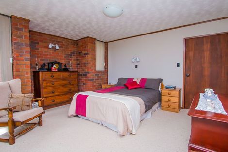 Photo of property in 60 Pacific Parade, Army Bay, Whangaparaoa, 0930