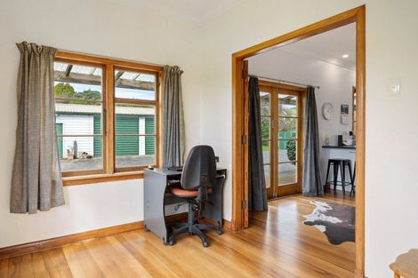 Photo of property in 35 North Manakau Road, Manakau, Levin, 5573