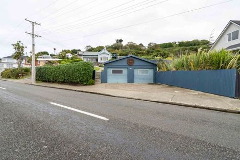 Photo of property in 90 Marine Parade, Bluff, 9814