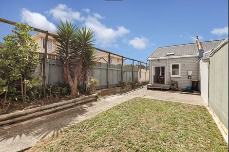 Photo of property in 119 Apu Crescent, Lyall Bay, Wellington, 6022