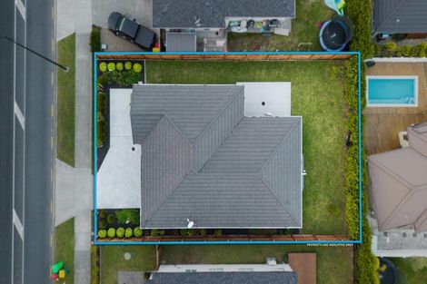 Photo of property in 103 Station Road, Kumeu, 0891