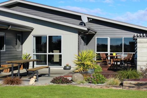 Photo of property in 6 Valkyrie Close, Carterton, 5713