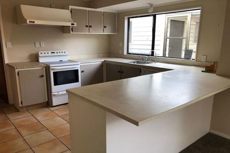 Photo of property in 32 Sunnyview Avenue, Shelly Park, Auckland, 2014