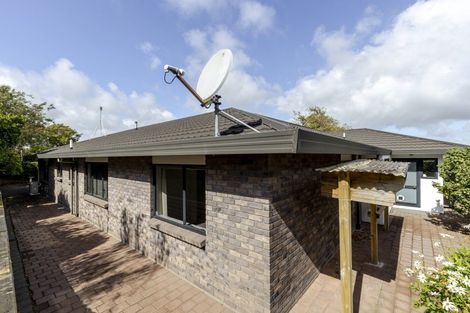 Photo of property in 15 Sandel Rise, Merrilands, New Plymouth, 4312