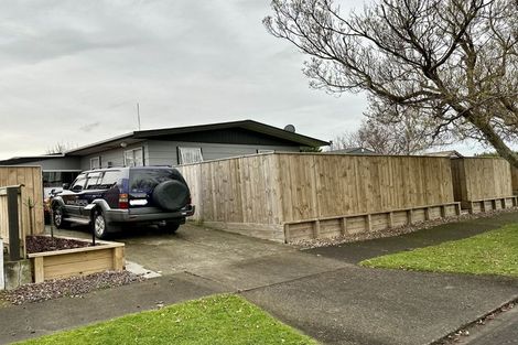 Photo of property in 2 Bryce Place, Kelvin Grove, Palmerston North, 4414