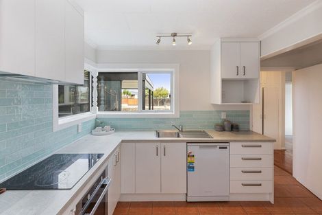 Photo of property in 12 Heathglen Avenue, Parklands, Christchurch, 8083