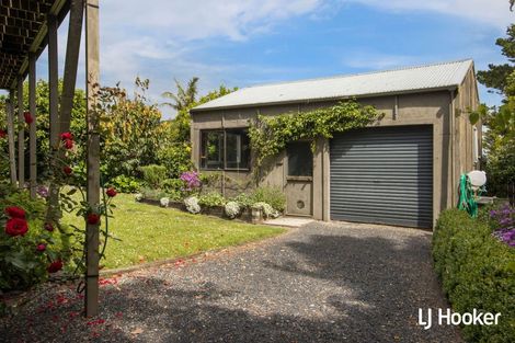 Photo of property in 35 Athenree Road, Athenree, Katikati, 3177