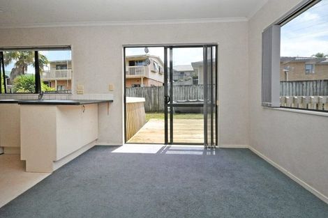Photo of property in 9 Breenagh Place, Massey, Auckland, 0614