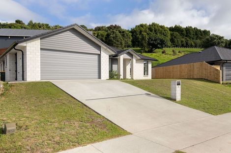 Photo of property in 17 Lakeside Terrace, Omokoroa, 3114