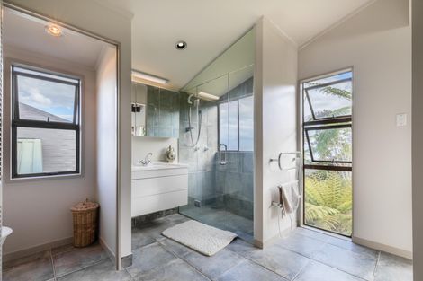 Photo of property in 70 Scenic Drive, Titirangi, Auckland, 0604