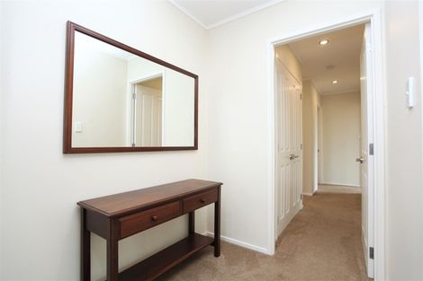 Photo of property in 15 Kingsclere Place, Goodwood Heights, Auckland, 2105