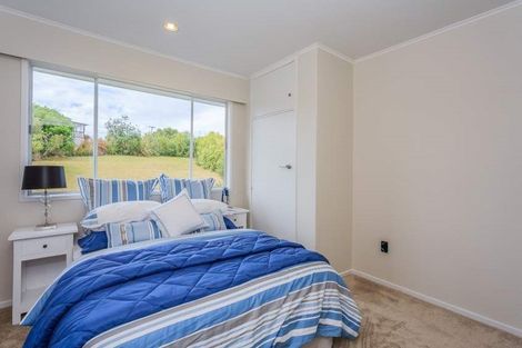 Photo of property in 3 Barker Rise, Northcross, Auckland, 0632