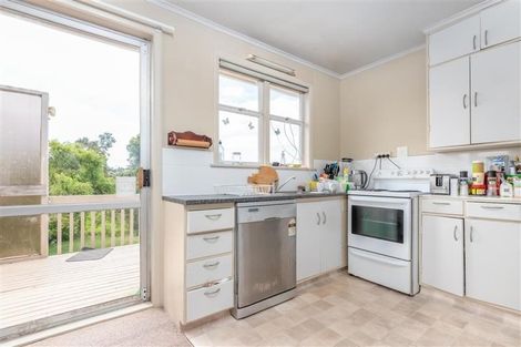 Photo of property in 29 Golf Road, New Lynn, Auckland, 0600