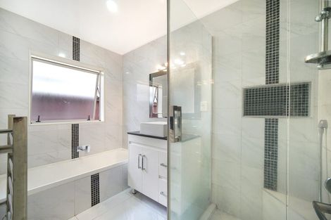 Photo of property in 100 Westerham Drive, Dannemora, Auckland, 2016