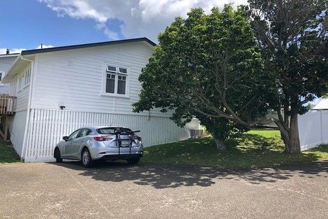 Photo of property in 1/2 East Coast Road, Milford, Auckland, 0620