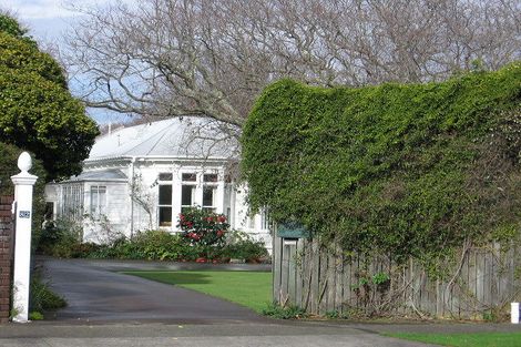 Photo of property in 82 Te Awe Awe Street, Hokowhitu, Palmerston North, 4410