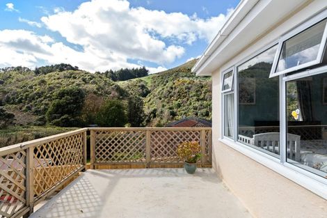 Photo of property in 5 Mahoe Street, Tawa, Wellington, 5028